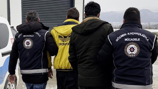 Kaçak göçmenler, TIR'ın yatak kısmında saklanırken yakalandı