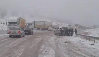 Gaziantep-Araban kara yolunda kar esareti: &Ccedil;ok sayıda ara&ccedil; mahsur kaldı