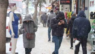 Elazığ&rsquo;da beklenen kar yağışı başladı