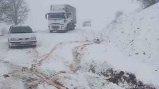 Çorum’da mahsur kalan araçlar için ekipler seferber oldu