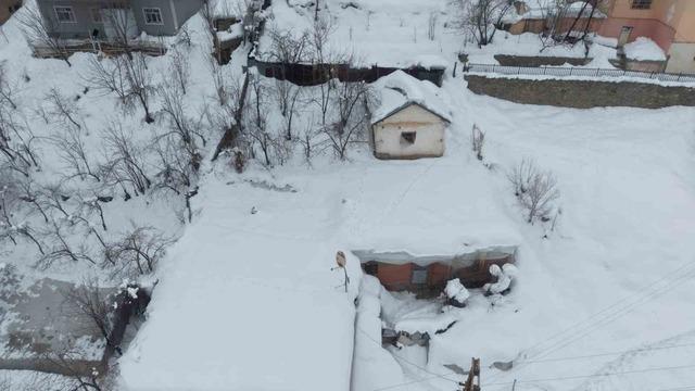 Muş&rsquo;ta tek katlı evler kara g&ouml;m&uuml;ld&uuml; 1