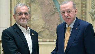 Cumhurbaşkanı Erdoğan'dan kritik temas! Pezeşkiyan ile g&ouml;r&uuml;şt&uuml;