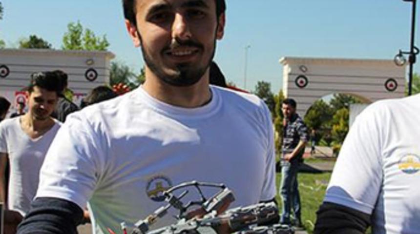 Felçli hastalara gençlerden dev buluş