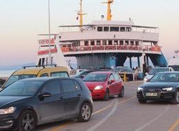 Bozcaada, tatilcilerle doldu taştı