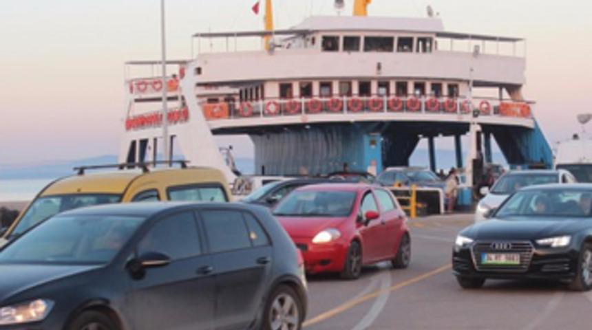 Bozcaada, tatilcilerle doldu taştı