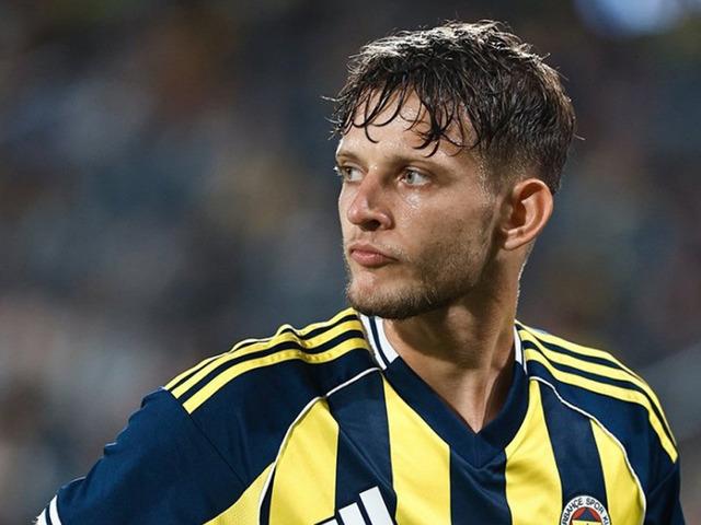Fenerbah&ccedil;e'de ma&ccedil; oynanırken Szymanski ayrıldığını a&ccedil;ıkladı!