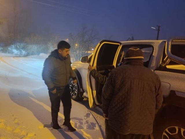 Osmaniye&rsquo;de karda mahsur kalan iki kadını ekipler kurtardı