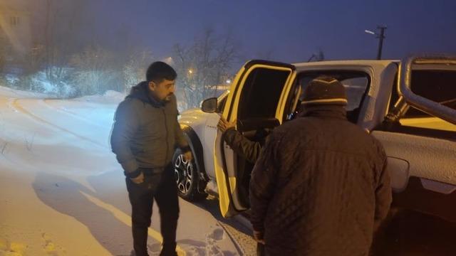 Osmaniye’de karda mahsur kalan iki kadını ekipler kurtardı