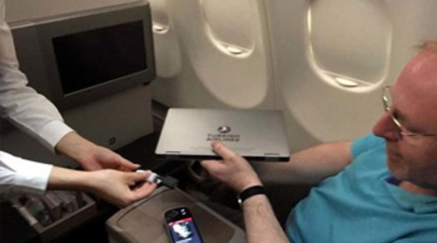 THY, İngiltere uçuşlarında laptop dağıtımına başladı