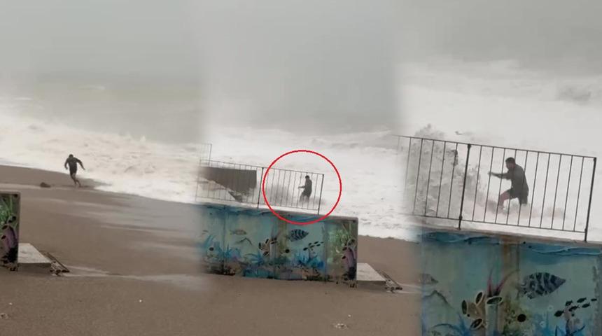 Yer: Antalya! Dev dalgaların arasında kalmaktan son anda kurtuldu