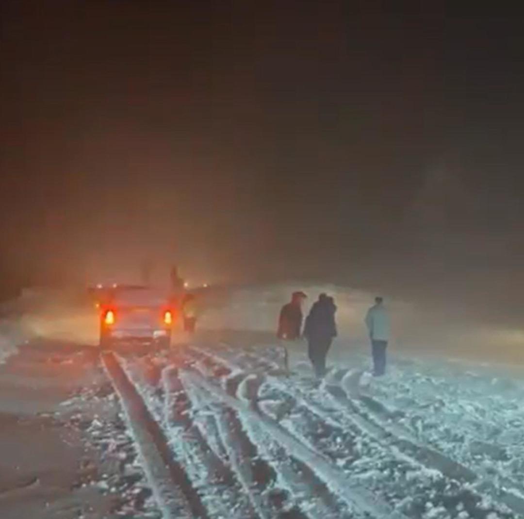 Kar esareti! Erzincan-Sivas karayoluna çığ düştü, ulaşım durdu: Birçok ilde de yollar kapandı 1
