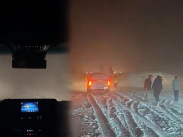 Kar esareti! Erzincan-Sivas karayoluna &ccedil;ığ d&uuml;şt&uuml;, ulaşım durdu