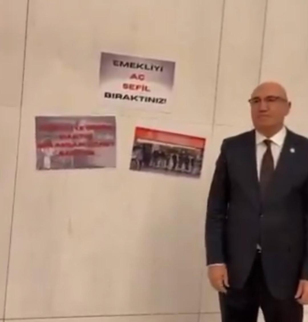 Meclis te dikkat çeken anlar! CHP liler astı, AK Partili vekil söktü 2