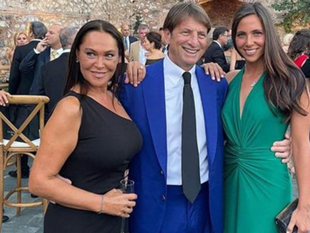 H&uuml;lya Avşar&rsquo;ın kızı Zehra &Ccedil;ilingiroğlu yeni iş kurdu! Son pozlarına beğeni yağdı! 'Hem g&uuml;zel hem başarılı'