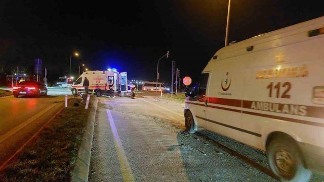 Hasta taşıyan ambulans ile otomobil çarpıştı: 1 yaralı 3