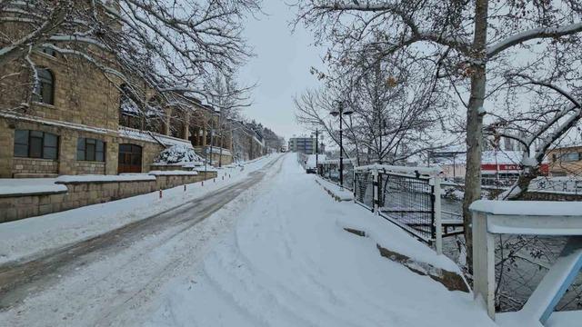 Malatya&rsquo;da kar yağışı etkisini arttırdı 3