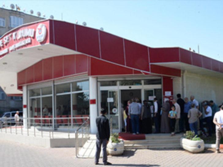 Diyarbakır'da ucuz et almak isteyenler saatlerce bekliyor