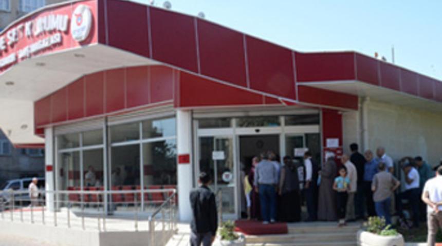 Diyarbakır'da ucuz et almak isteyenler saatlerce bekliyor
