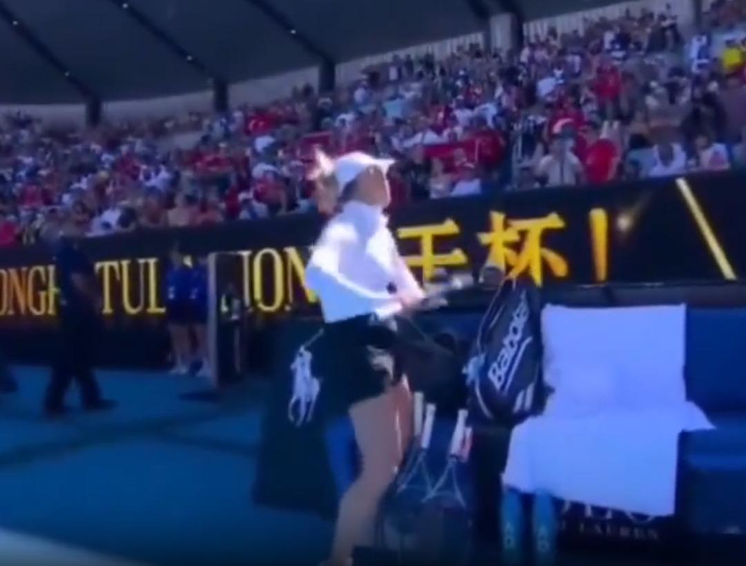 Zeynep S&ouml;nmez i eledi sevinci olay oldu! Yulia Putintseva ma&ccedil; sonunda  twerk  yaptı 3
