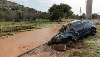 Yunanistan'da sel: 2 &ouml;l&uuml;
