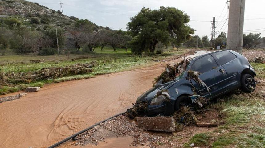 Yunanistan'da sel: 2 &ouml;l&uuml;