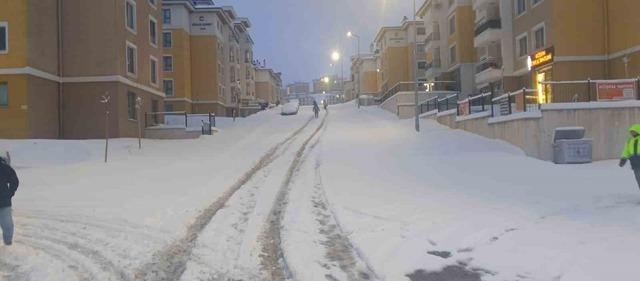 Gölbaşı’nda kar yağışı etkili oldu 1