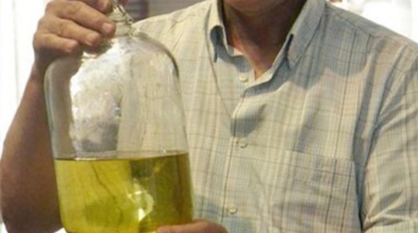Gül yağının kilosu yaklaşık 50 bin liraya satılıyor