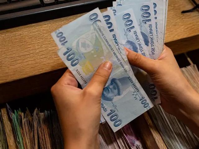 Emeklilerin hesaplarına farklar yattı!