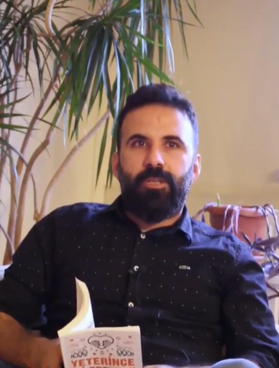 Merve Taşkın &uuml;lkeyi terk ederken g&ouml;zyaşlarını tutamadı! &Uuml;nl&uuml; profes&ouml;r ağzına geleni saydı!   Bunun gibi tipler...   4