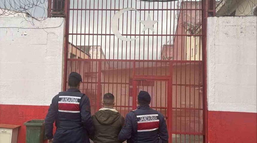 Efeler&rsquo;de 22 yıl hapis cezasıyla aranan şahıs yakalandı
