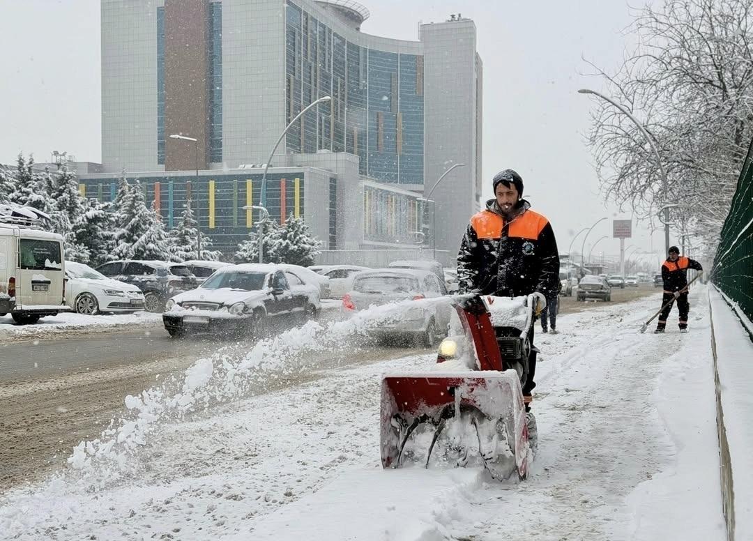 Malatya da kardan yollar kapandı: Yolcular geceyi tesislerde geçirdi 5