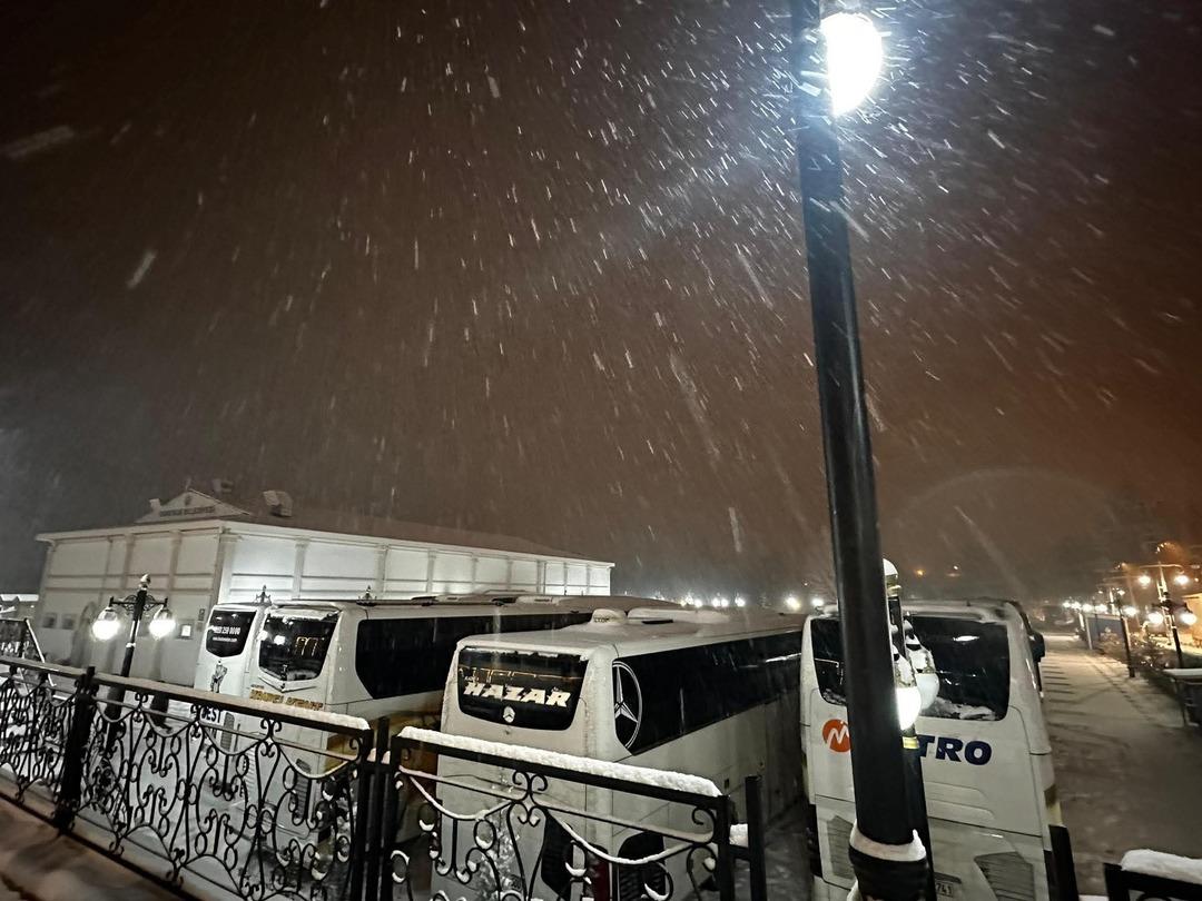 Malatya da kardan yollar kapandı: Yolcular geceyi tesislerde geçirdi 3