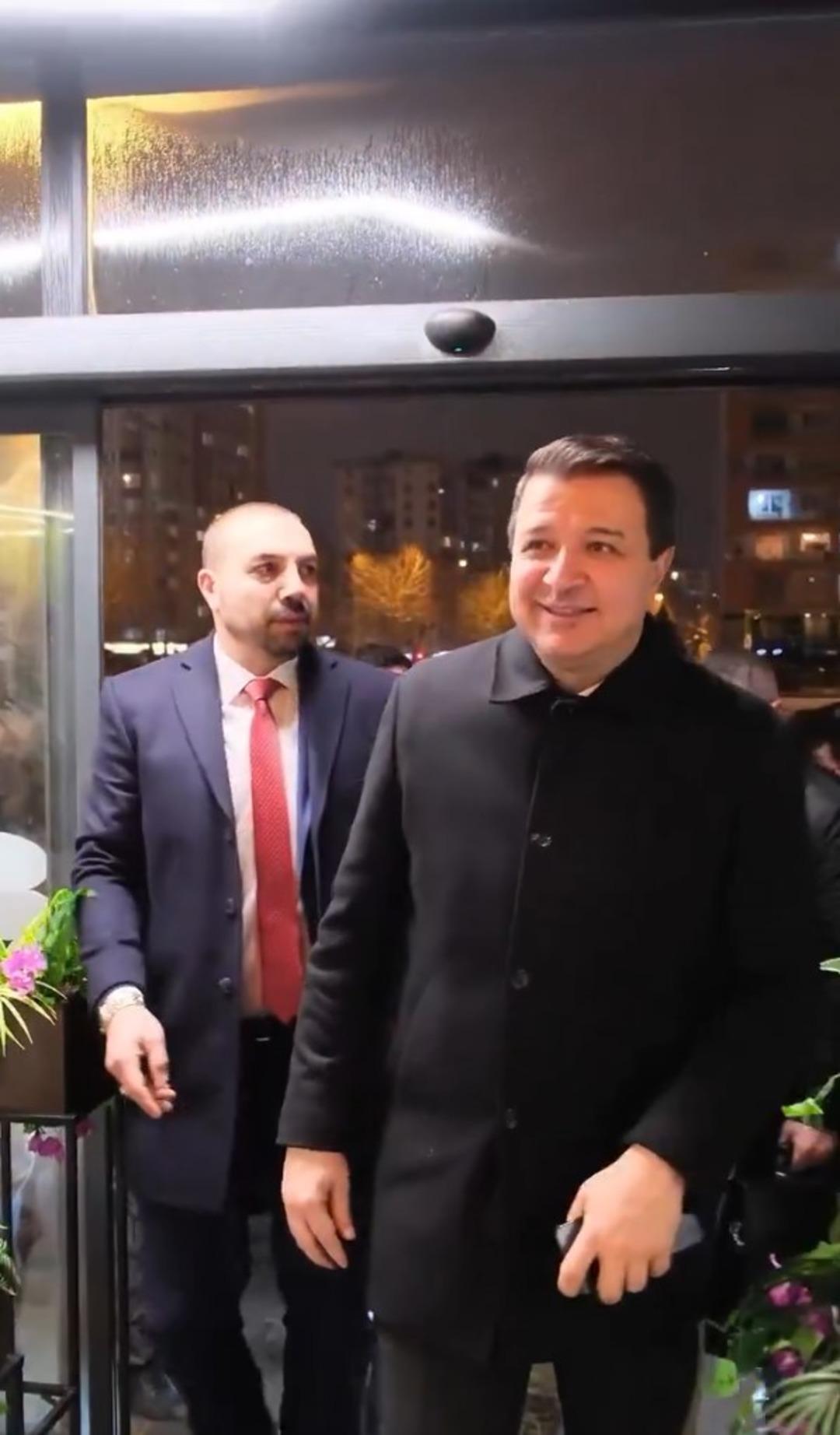 &Ccedil;akarlı ara&ccedil;larla ciğer keyfi! Saadet Partisi Genel Başkanı Arıkan ın g&ouml;r&uuml;nt&uuml;leri g&uuml;ndem oldu 2