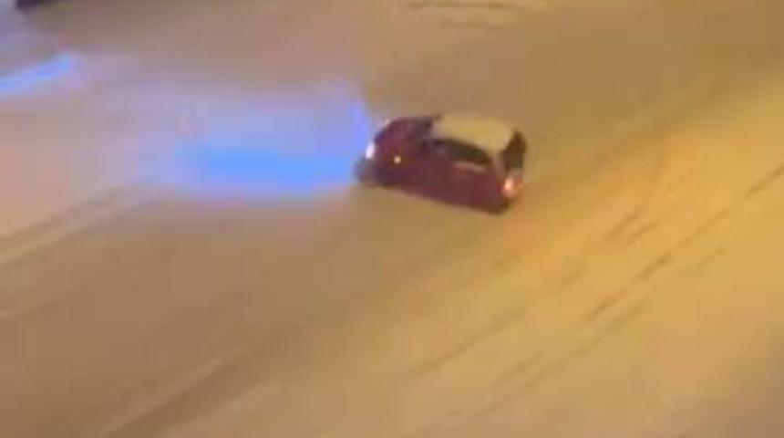 Kar &uuml;st&uuml;nde tehlikeli hareket: Kayıp drift attı