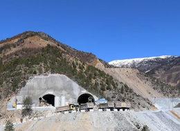 İki ili birbirine bağlayacak olan Zigana Tünelinde sona yaklaşılıyor