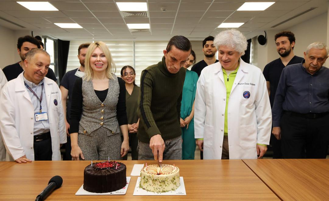 14 yıldır aynaya başka bir y&uuml;zle bakıyor! Yaşı bile o g&uuml;n değişti 8