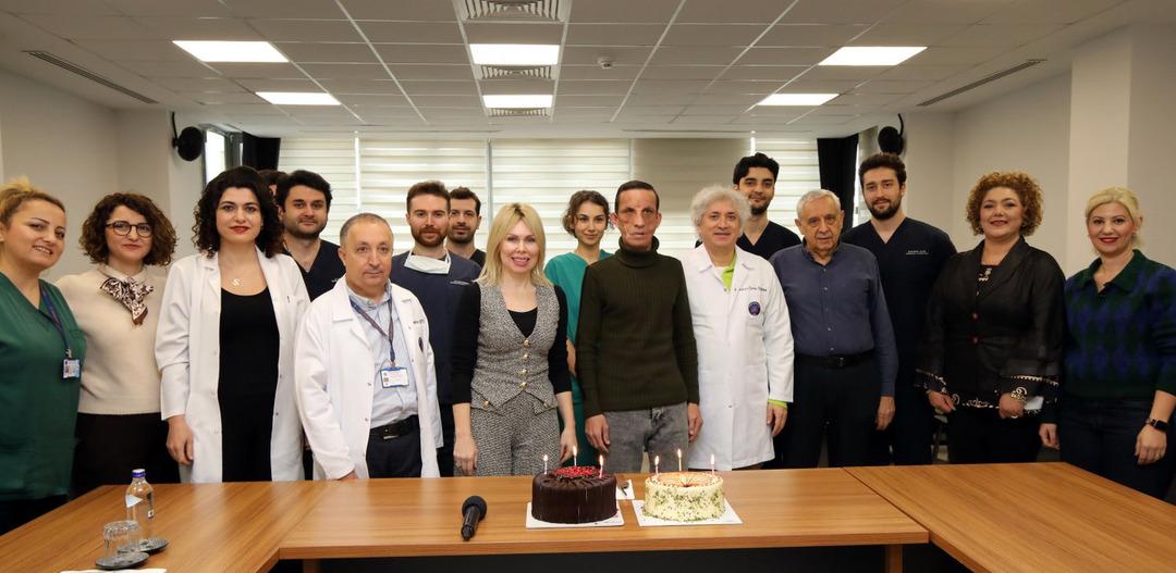 14 yıldır aynaya başka bir y&uuml;zle bakıyor! Yaşı bile o g&uuml;n değişti 9