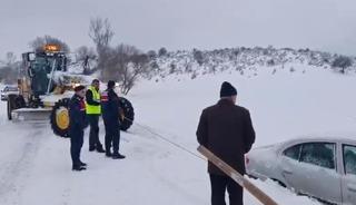 Yozgat&rsquo;ta karla m&uuml;cadele aralıksız s&uuml;r&uuml;yor