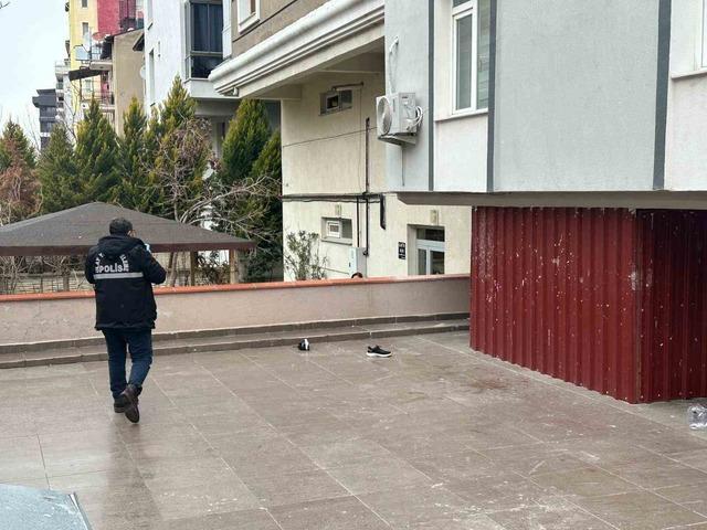 Uşak’ta çatıdan düşen adam hayatını kaybetti 2