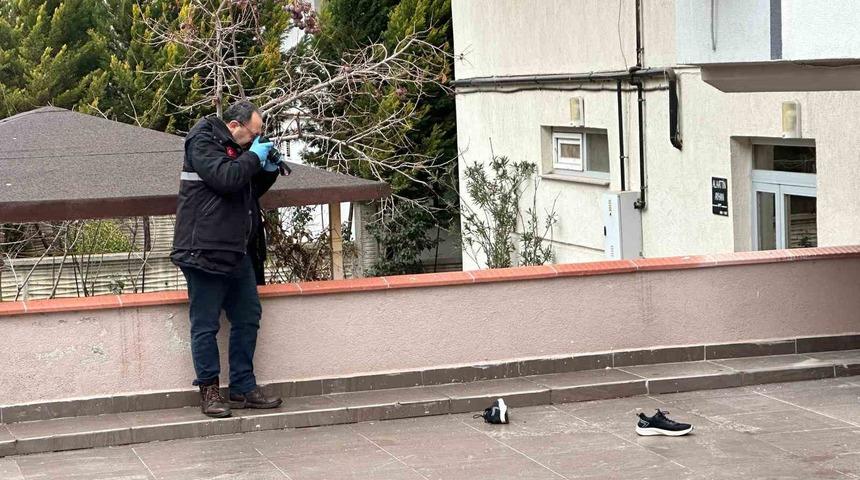 Uşak&rsquo;ta &ccedil;atıdan d&uuml;şen adam hayatını kaybetti