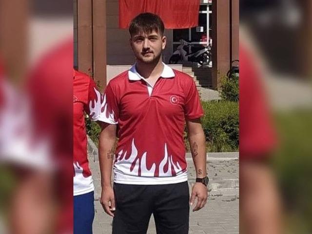 Eski milli badmintoncu TIR dorsesine &ccedil;arparak hayatını kaybetti