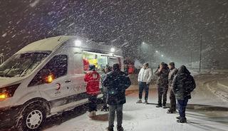 Kardan yollar kapandı: Yolcular geceyi tesislerde ge&ccedil;irdi