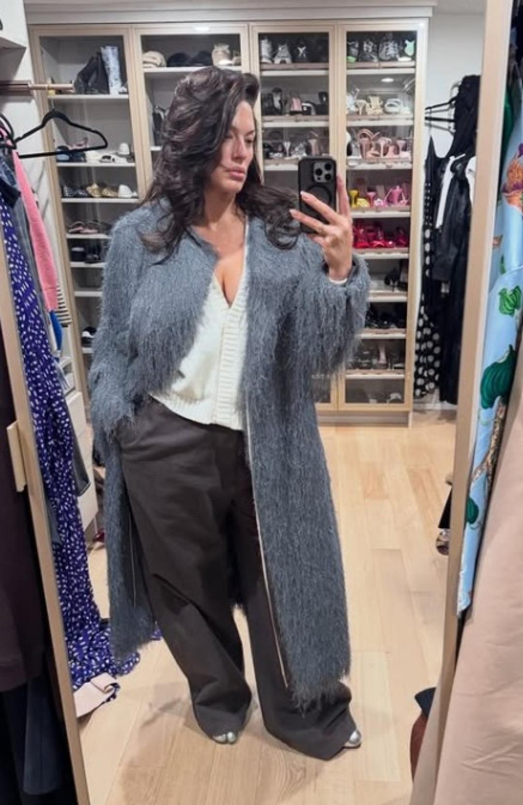 D&uuml;nyanın en seksi kadını se&ccedil;ilmişti! Ashley Graham ayna karşısında hazırlandı  3