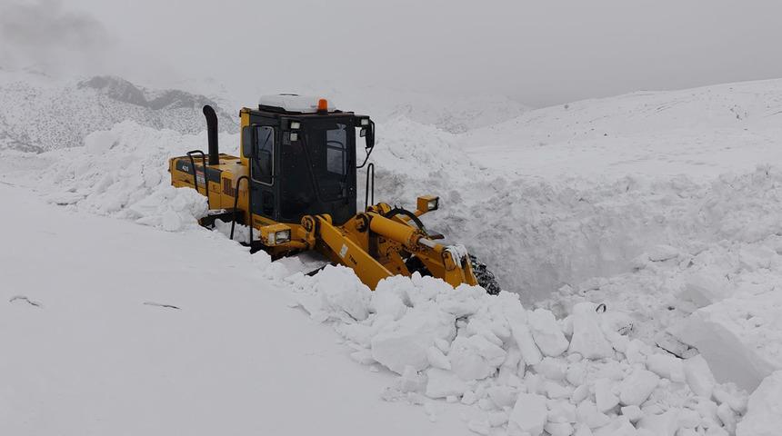 Elazığ'da yoğun kar yağışı: 533 k&ouml;ye ulaşım kapandı