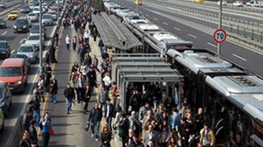 İstanbul'da cuma günü toplu ulaşım yüzde 50 indirimli
