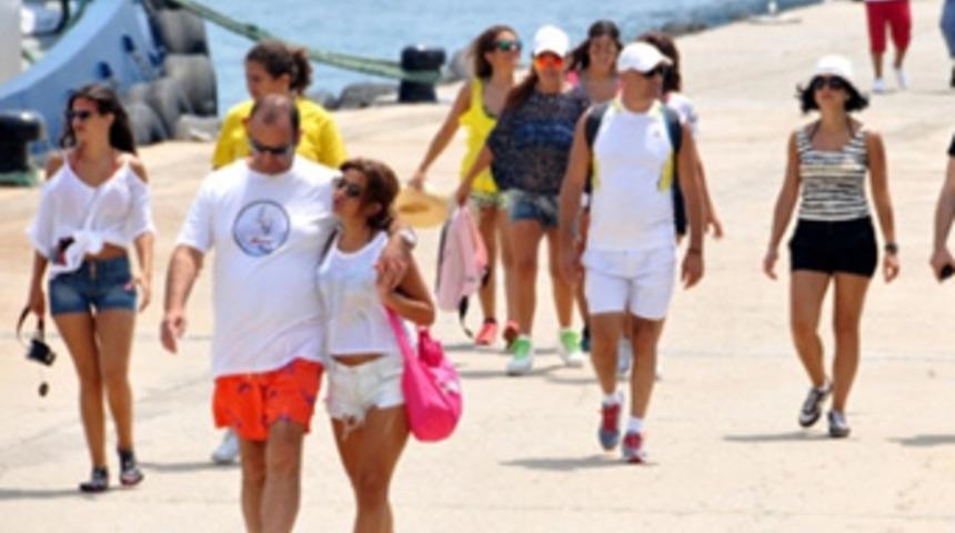Turistleri kolundan tutup çeken işletmelere ceza kesildi