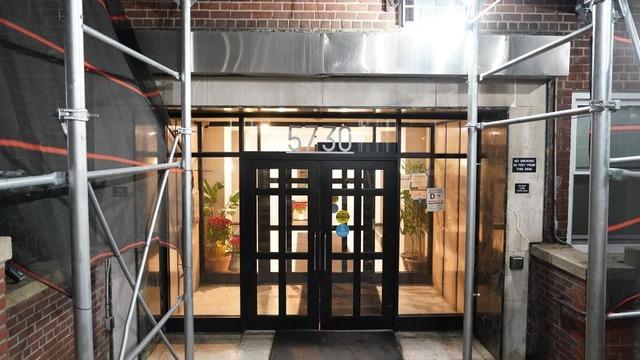 Oğullarını eve hapsetti, altlarını bezleyip biberonla besledi! 