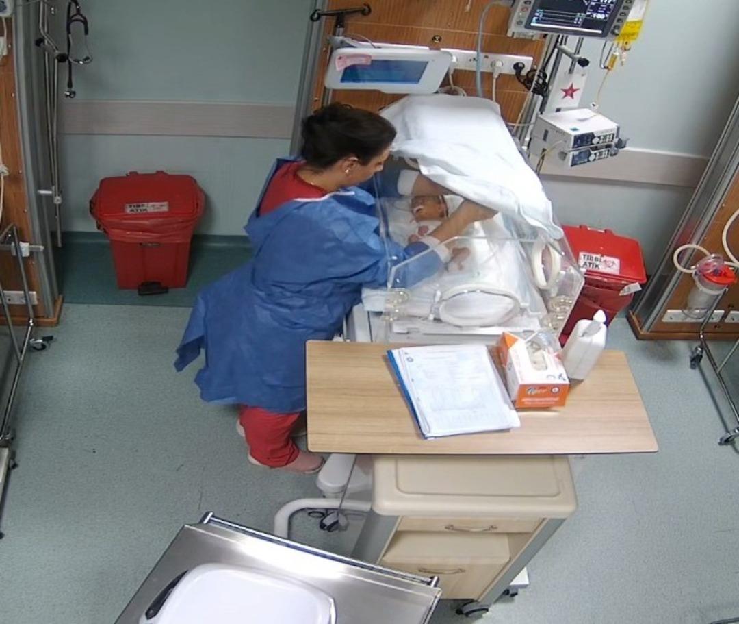 5 g&uuml;nl&uuml;k bebeği şiddet uygulayıp engelli bırakmıştı! Hemşire hakkında tutuklama kararı 2