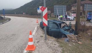 Isparta'da otomobilin yoldan &ccedil;ıkması sonucu 5 kişi yaralandı