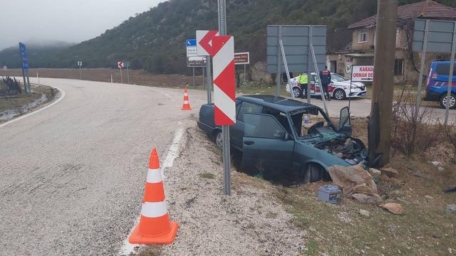Isparta'da otomobilin yoldan çıkması sonucu 5 kişi yaralandı